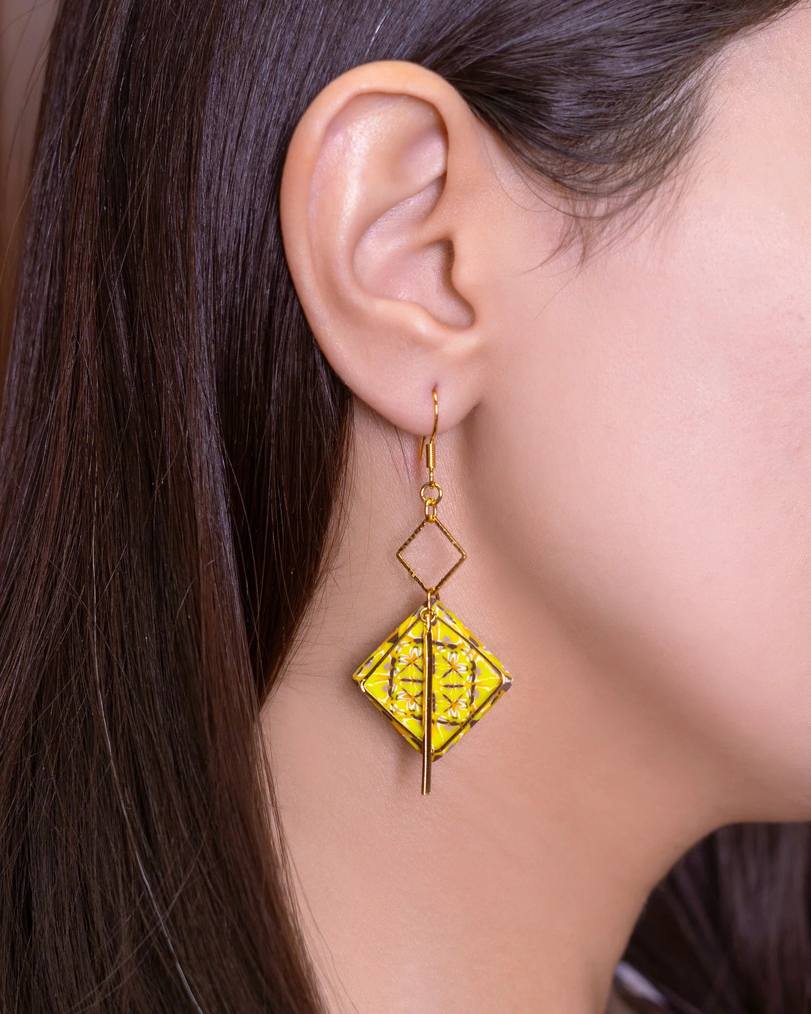 Boucles d’Oreilles Pendantes Fantaisies Carrés Jaunes