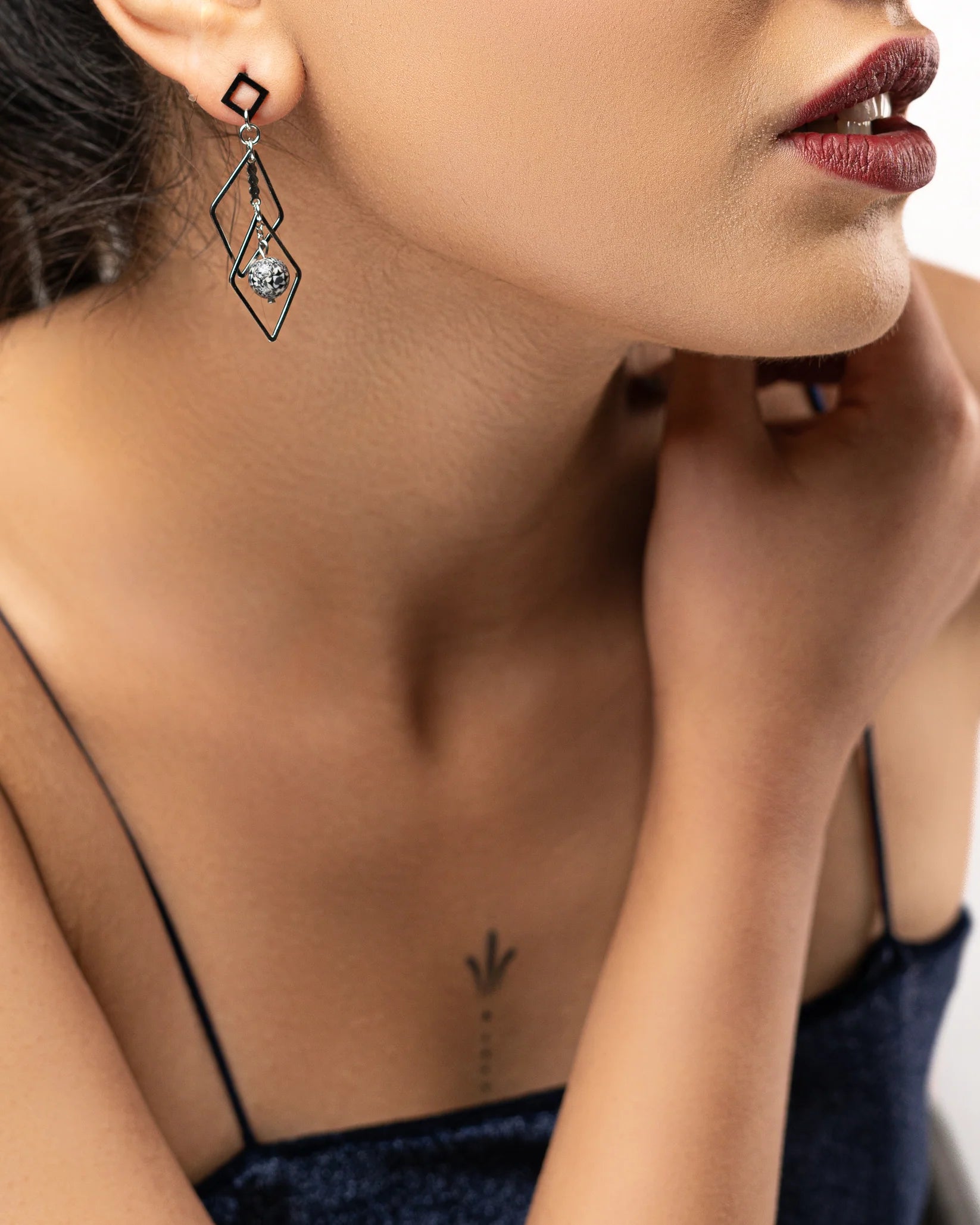 Boucles d’Oreilles Pendantes Géométriques Losanges et Perle